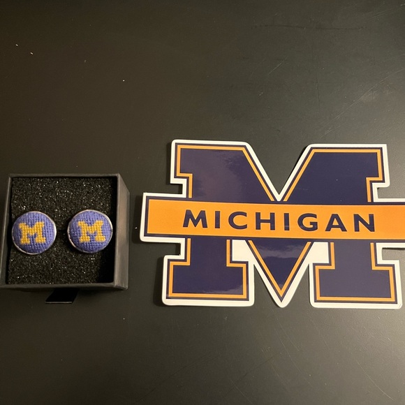 Needlepoint cufflinks - University of Michigan - Picture 3 of 4